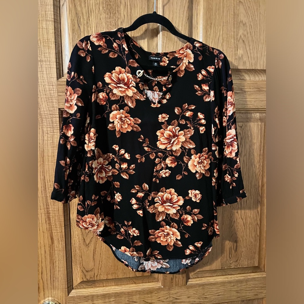 TORRID Women’s 3/4 sleeve blouse size 00 (12)